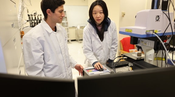 SFSU students in science lab